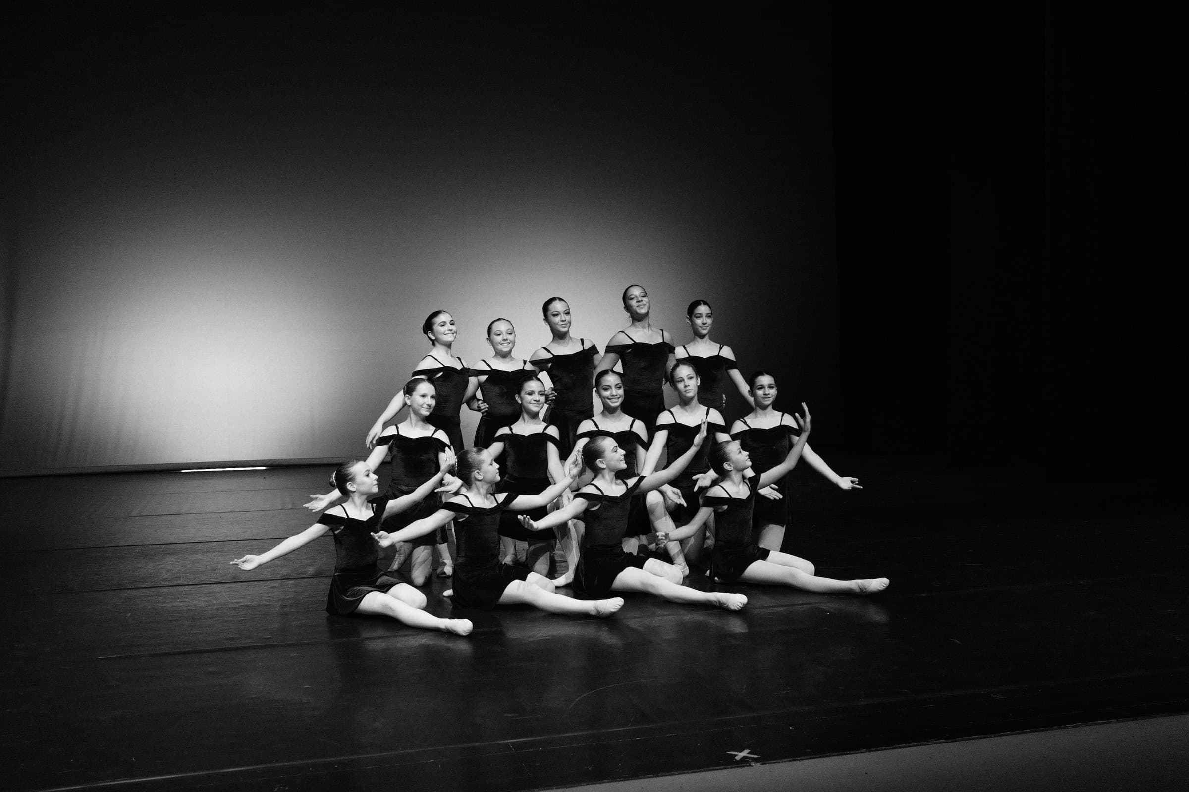Alumnas de la Escola de Dansa Miriam Beltrán en el festival de fin de curso