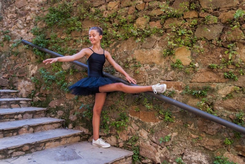 Alumnas de la Escola de Dansa Miriam Beltrán durante una clase en Blanes