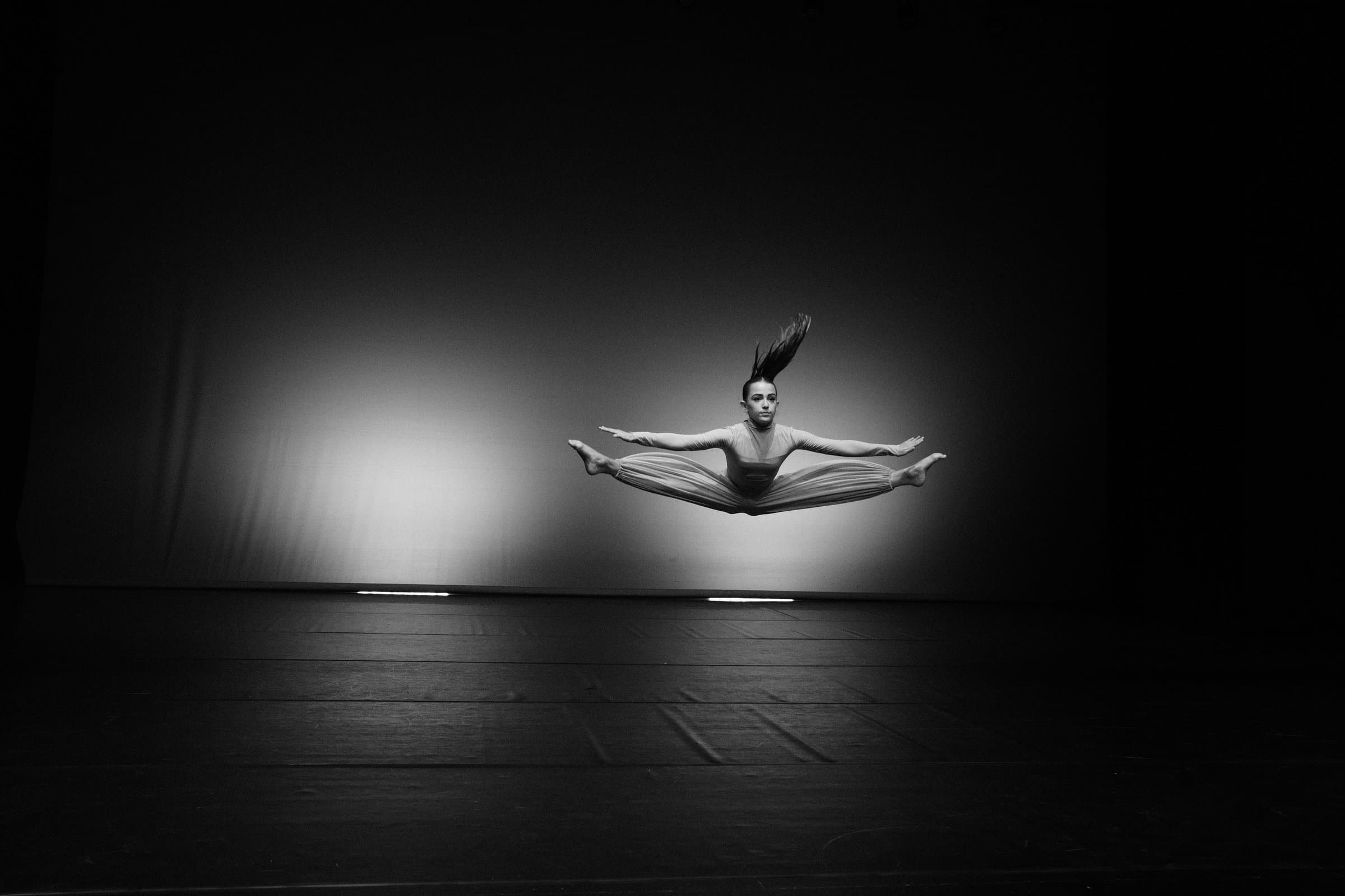 Alumnas de la Escola de Dansa Miriam Beltrán durante una clase en Blanes