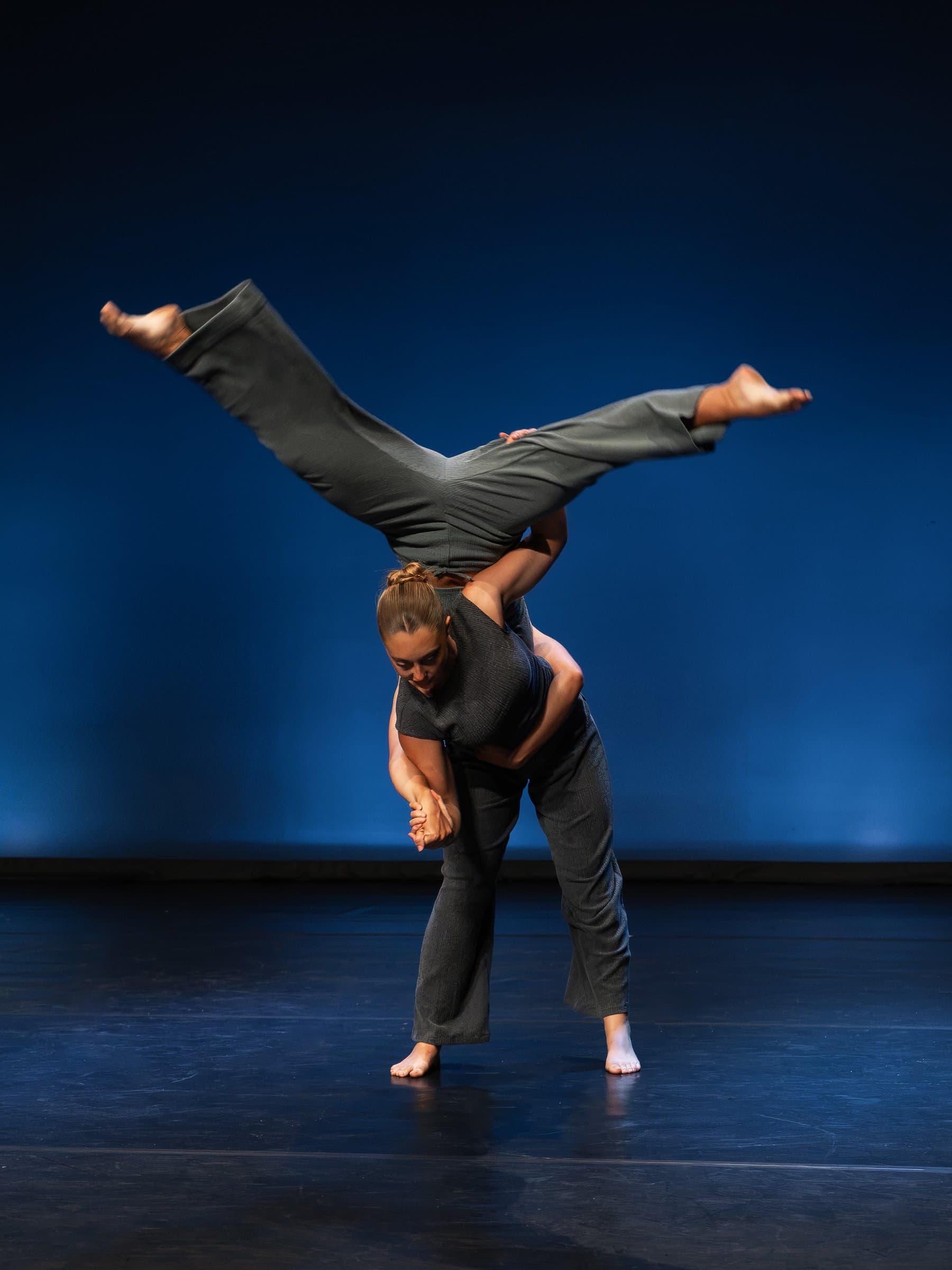 Alumnas de danza contemporánea y creativa de la Escola de Dansa Miriam Beltrán
